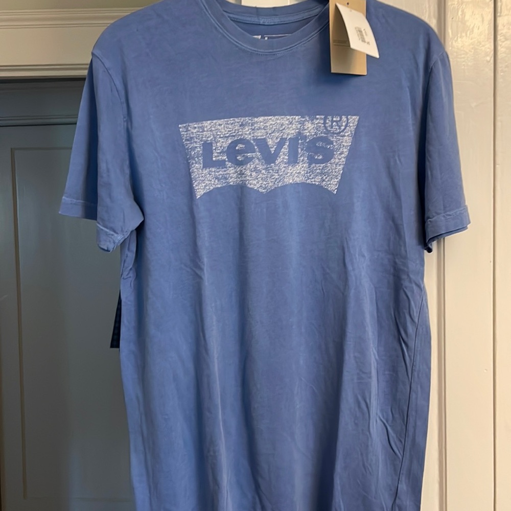 Levi’s T-Shirt - Medium - New with tags